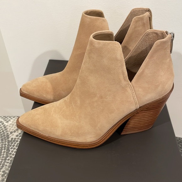 Vince Camuto Women’s Gigietta Block Heel Lux Kid Suede Bootie NIB 7M - Picture 2 of 5